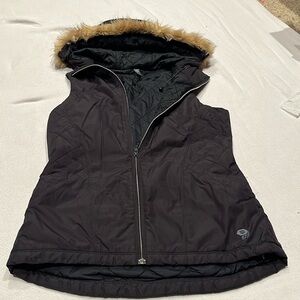 Vest removable fir trim on hood